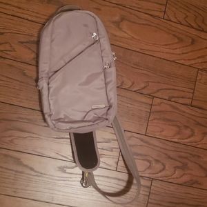 Travelon Anti-Theft Classic Sling Bag